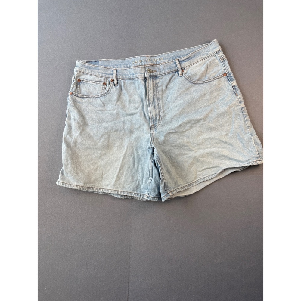 American Eagle Relaxed Short Light Wash Denim High Rise Women Size 18 Blue